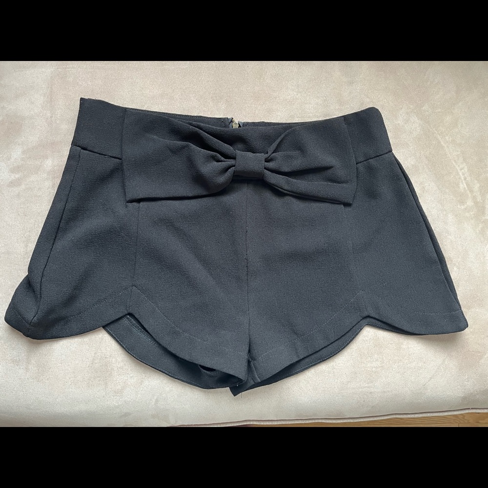 Super cute black shorts